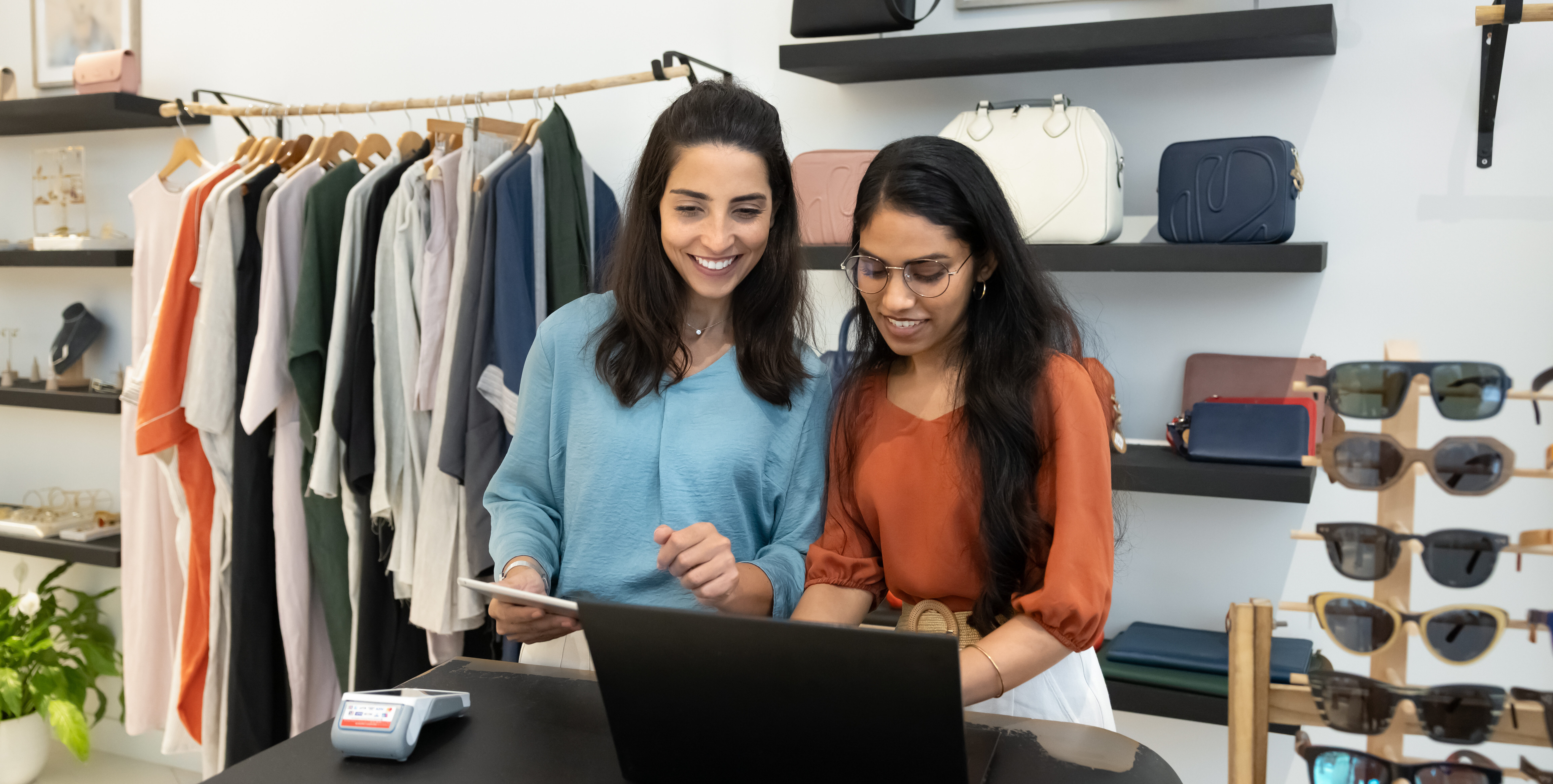 Manager working to improve employee performance, reduce turnover, and enhance engagement through targeted cashier coaching.