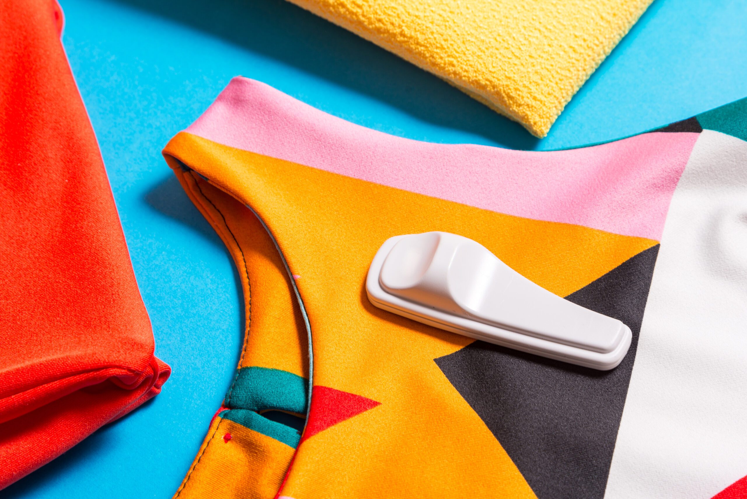 RFID tag on colorful dress to help reduce shrink, increase operational efficiency, and improve retail loss prevention strategies.