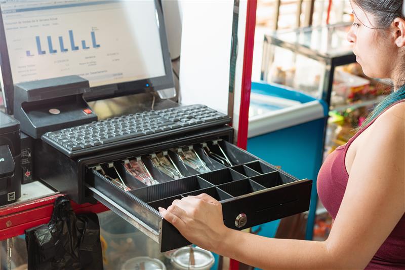 Explore what causes cash register discrepancies and learn how retailers can prevent cash over/short issues using technology.